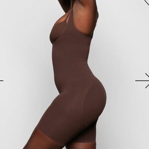 SKIMS Seamless Sculpt Butt Lifting open-bust Bodysuit Espresso Medium